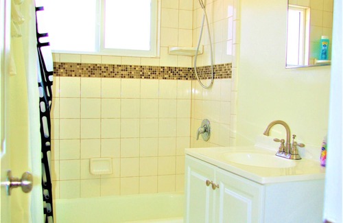 Logan Heights Apartamento | Apt #7, 2 bedroom / 1 bathroom, 8 min to Downtown!
