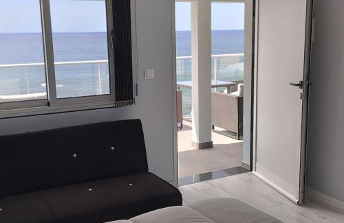 Prazeres Apartamento | Apt 'A Gaioa' in 'The Cliff Coast Accomodation'