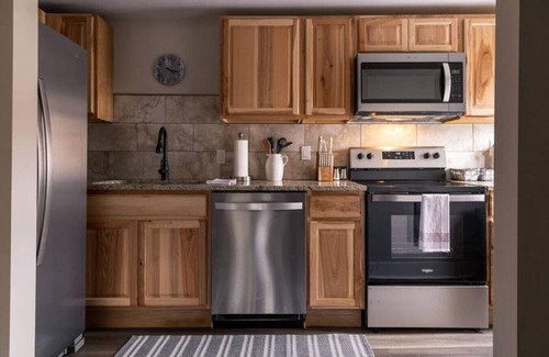 Knoxville Condominio | Apt C · ✧Knoxville Historical Hideaway✧ Volunteer Suite