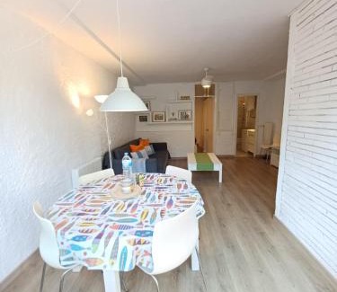 Calella de Palafrugell Apartamento | Apt con piscina en Calella de Palafrugell, parking gratuito