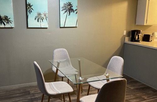 Historic Tennis Club Apartamento | Apt D - furnished 2bed/2bath a block from Downtown PS with pool and fenced patio