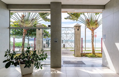 Itapema Apartamento | Apt Foot in the Sand sea View in Meia Praia Evb308