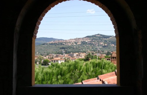Camucia Casa | Apt in 19th century farmhouse near Cortona, pool, garden and beautiful views