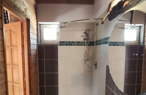 Madonna Dei Fornelli Otro | casa de apartamentos en la madera "casa de madera de 1" con piscina, sauna y jardín