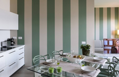 Stresa Apartamento | Apt nr centre of Stresa, balcony, WiFi, air/con and wonderful view over the lake