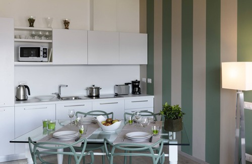 Stresa Apartamento | Apt nr centre of Stresa, balcony, WiFi, air/con and wonderful view over the lake