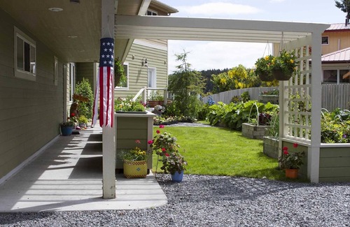 Kodiak Apartamento | Kodiak favorito en el océano. Disfruta de los jardines, observa nutrias de mar, ballenas