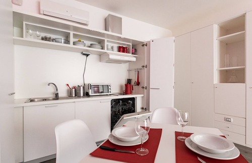 Stresa Apartamento | Apt + terrace, balcony, A/C and WiFi, in historic center of Stresa, just by lake