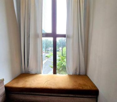 Ciputat Apartamento | Apt Transpark Bintaro Studio with Pool by Damaresa
