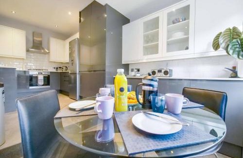 Finchley Church End Apartamento | Apt w Garden Oasis in Finchley