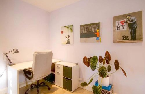 Finchley Church End Apartamento | Apt w Garden Oasis in Finchley