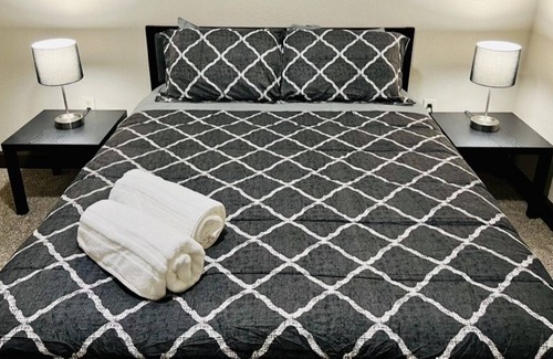 Grogan's Mill Apartamento | Apt Walkable to Towncenter/ FREE Park/ Pool/ Gym
