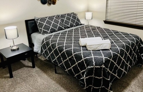 Grogan's Mill Apartamento | Apt Walkable to Towncenter/ FREE Park/ Pool/ Gym