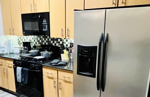 Grogan's Mill Apartamento | Apt Walkable to Towncenter/ FREE Park/ Pool/ Gym