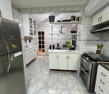 Aparecida Apartamento | Apto 4 suítes (8 pessoas) - 50 metros da praia