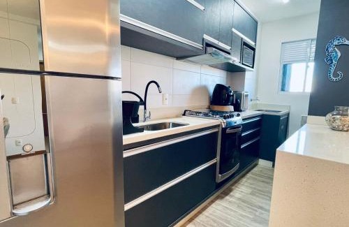 Picarras Apartamento | Apto 6º andar, 200m praia, 15min Beto Carrero, 2 quartos, sacada com churrasqueira