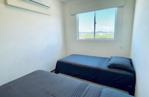 Picarras Apartamento | Apto 6º andar, 200m praia, 15min Beto Carrero, 2 quartos, sacada com churrasqueira