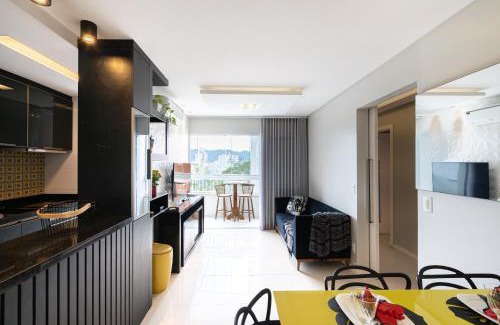 Garcia Apartamento | Apto a 10 min da Vila Germânica, dois quartos, salas de estar e jantar, cozinha completa, sacada com churrasqueira, Wi-Fi, Piscina, academia, mercadinho 24 horas e Vaga de garagem