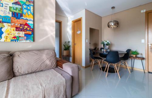 Garcia Apartamento | Apto a 10 min da Vila Germânica, dois quartos, salas de estar e jantar, cozinha completa, sacada com churrasqueira, Wi-Fi, Piscina, academia, mercadinho 24 horas e Vaga de garagem
