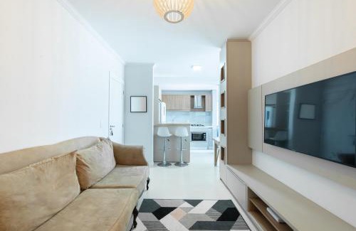 Itacolomi Apartamento | Apto a 500m da PRAIA com SACADA com CHURRASQUEIRA, WI-FI, PISCINA, PORTARIA 24h e vaga de GARAGEM