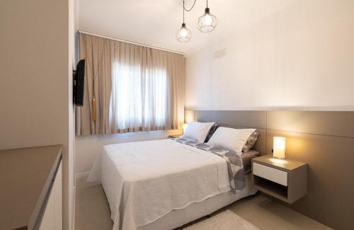 Itacolomi Apartamento | Apto a 500m da PRAIA com SACADA com CHURRASQUEIRA, WI-FI, PISCINA, PORTARIA 24h e vaga de GARAGEM