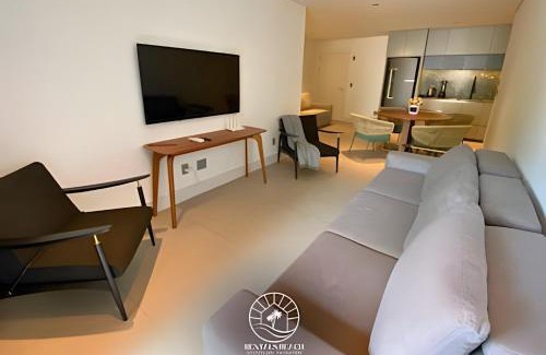 Torres Apartamento | Apto alto padrão Torres-RS - menos de 150mts do mar - Piscina - Ar condicionado sala e quartos - Smart Tv - Wifi - Pátio privativo - Varanda com churrasqueira - Garagem para 02 carros - Aceita Pet