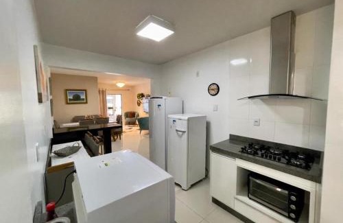 Andorinha Apartamento | Apto amplo no coração da meia praia a 130m do mar