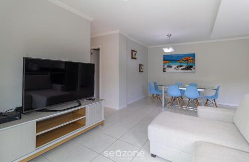 Jurere Apartamento | Apto c/varanda a poucos minutos do Mar CCB103