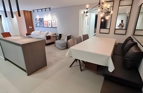 Torres Apartamento | Apto centro de Torres-RS - 02 quartos - Ar condicionado sala e suíte - Churrasqueira - Menos de 450mts do mar - Garagem para 01 carro - Aceita Pet