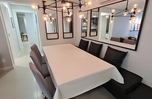 Torres Apartamento | Apto centro de Torres-RS - 02 quartos - Ar condicionado sala e suíte - Churrasqueira - Menos de 450mts do mar - Garagem para 01 carro - Aceita Pet