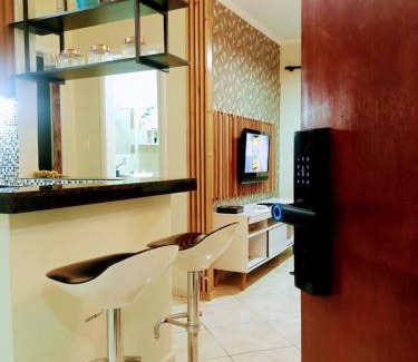 Mirim Apartamento | Apto Com Sacada e Ar Condicionado a 2 minutos da Praia