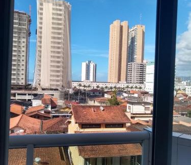 Mirim Apartamento | Apto Com Sacada e Ar Condicionado a 2 minutos da Praia