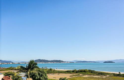 Ponta das Canas Apartamento | Apto com varanda e vista mar em Floripa | GVM133