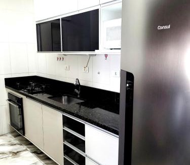 Guilhermina Apartamento | Apto Confortável e Reformado a 200m da Praia da Guilhermina - 2 Vagas, WiFi e Roupas de Cama Inclusas!