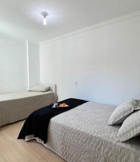 Piratuba Apartamento | Apto das Orquídeas- 3 Quartos - Apto espaçoso,confortável com 2 sacadas de frente para avenida principal!