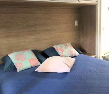 Aparecida Apartamento | Apto em Santos com AR e Wi-Fi na rua da praia