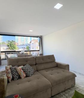Piratuba Apartamento | Apto Girassol - 2 Quartos, Apto moderno,confortável e de frente para avenida principal!
