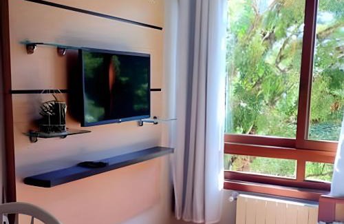 Bairro Lago Negro Casa | Apto Gramado a pé! Ar cond, Tv Smart, Wi-fi, Vaga!