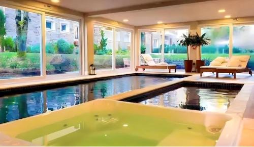 Carniel Apartamento | Apto Lindo e Completo com piscina e jacuzzi