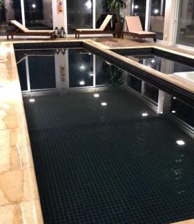 Carniel Apartamento | Apto Lindo e Completo com piscina e jacuzzi