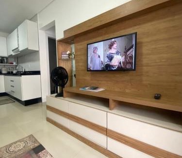 Governador Celso Ramos Apartamento | Apto na praia de Palmas, climatizado, com piscina, próximo ao mar e com jardim privativo