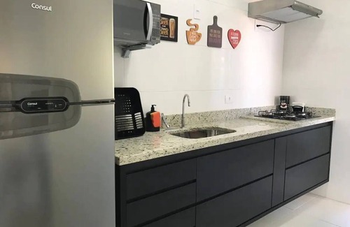 Bertioga Hotel | Apto novo e arejado com uma ampla sacada