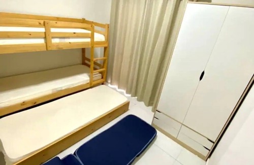 Bertioga Hotel | Apto novo e arejado com uma ampla sacada