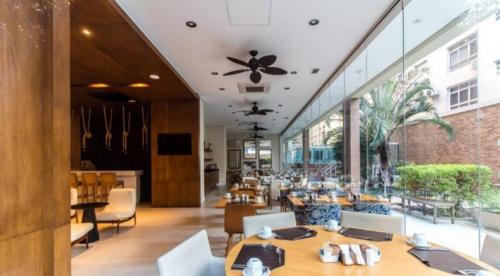 Pompeia Apartamento | APTO Novo e Top com Vista pro Mar em Condomínio Completo em Frente à Praia!