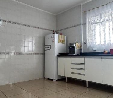 Pitangueiras Apartamento | Apto Pitangueiras Enorme 150m2, 200m da praia, vista, 2 vagas carro, piscina, servico praia, 3 quartos com ar condicionado e 3 banheiros