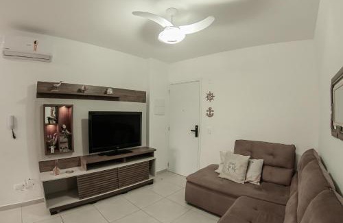 Pereque-Acu Apartamento | Aptº TOP 2 Quartos com Varanda, 400 m da Praia, em Condomínio com Piscinas, Sala, Smart TV, Sofá Cama, com 2 Banheiros, Cozinha Planejada Completa, Wi-Fi 200 mbps, Ares-condicionados, Churrasqueira, Máquina de Lavar e Tanque, Estacionamento, Portaria 24 h