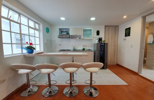 Bogota Apartamento | Apto4 Moderno/apartotel: Corferias, Agora, Embajada, G12,UN. Para grupos grandes