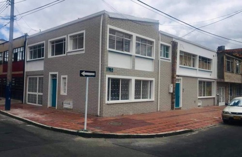 Bogota Apartamento | Apto4 Moderno/apartotel: Corferias, Agora, Embajada, G12,UN. Para grupos grandes
