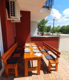 Tiszaujvaros Apartamento | Aqua Apartman