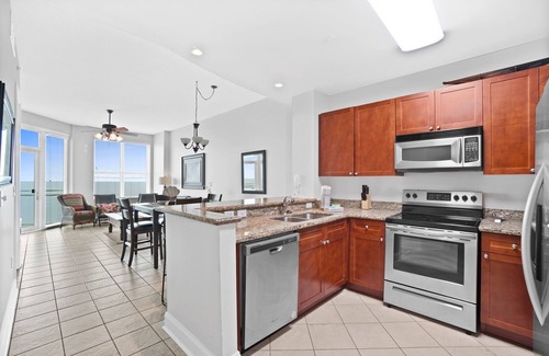 Panama City Beach Condominio | Aqua Beach Resort by Panhandle Getaways